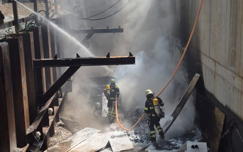FW-M: Baumaterial in Brand (Bogenhausen) - Foto: presseportal.de