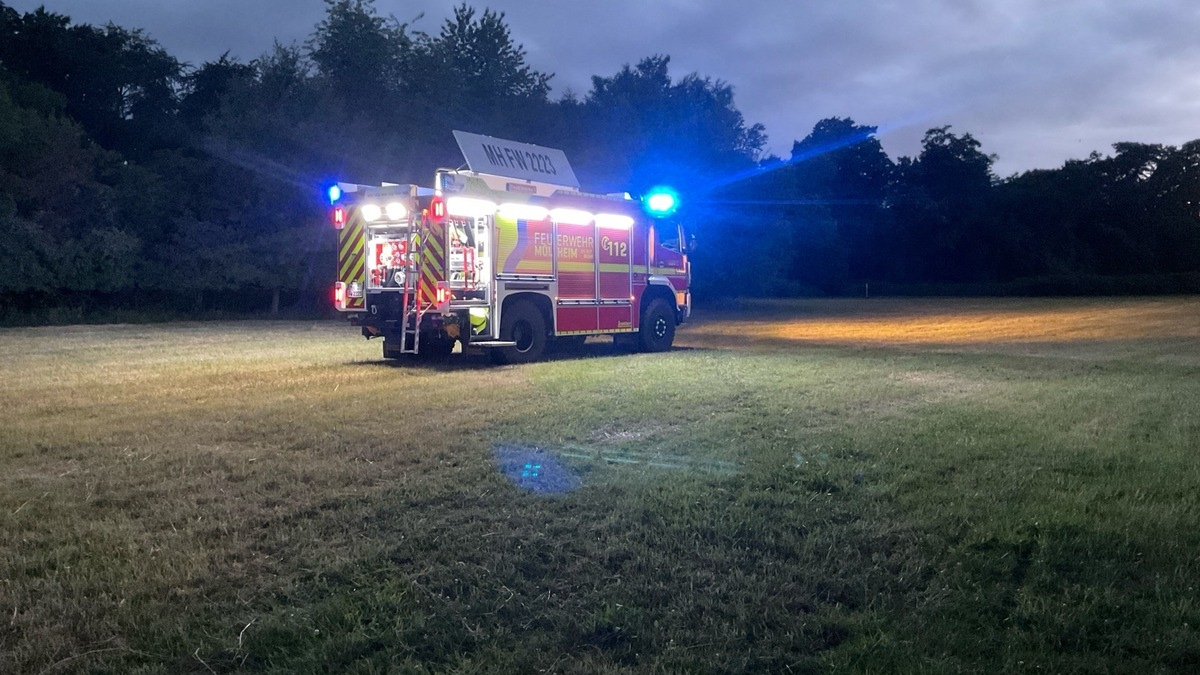 FW-MH: Brennender Fahrzeuganhänger auf dem Gelände des RWW - Foto: presseportal.de