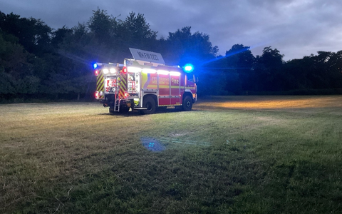 FW-MH: Brennender Fahrzeuganhänger auf dem Gelände des RWW - Foto: presseportal.de