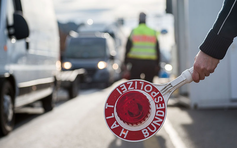 BPOL NRW: Bundespolizei vereitelt 2 Schleusungen und setzt Einreiseverbot durch - Foto: presseportal.de BPOL NRW: Bundespolizei vereitelt 2 Schleusungen und setzt Einreiseverbot durch - Foto: presseportal.de