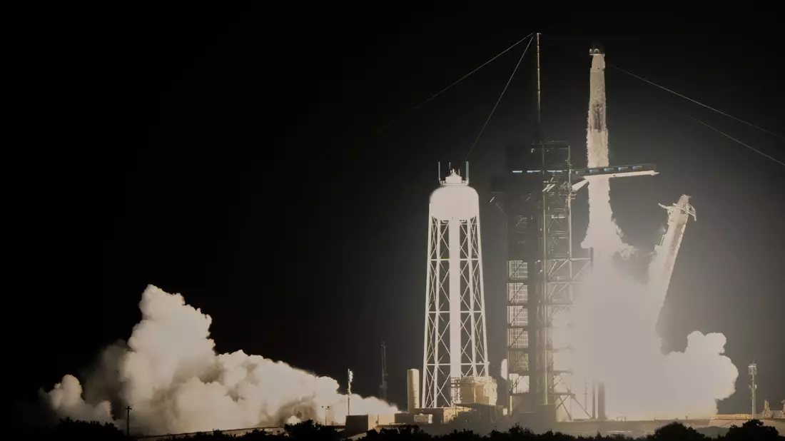 Erstmals sind ein Inder, ein Ungar und ein Pole zur Raumstation ISS gestartet. - Bild: John Raoux/AP/dpa