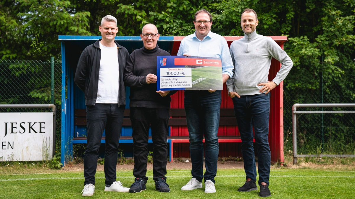 Ein Zeichen der Dankbarkeit: Continu-ING GmbH spendet 10.000 Euro an Heimatverein SV Lüxem - Foto: presseportal.de