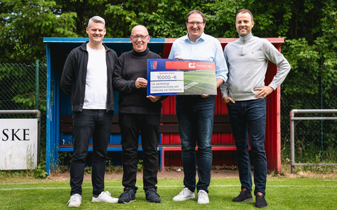 Ein Zeichen der Dankbarkeit: Continu-ING GmbH spendet 10.000 Euro an Heimatverein SV Lüxem - Foto: presseportal.de