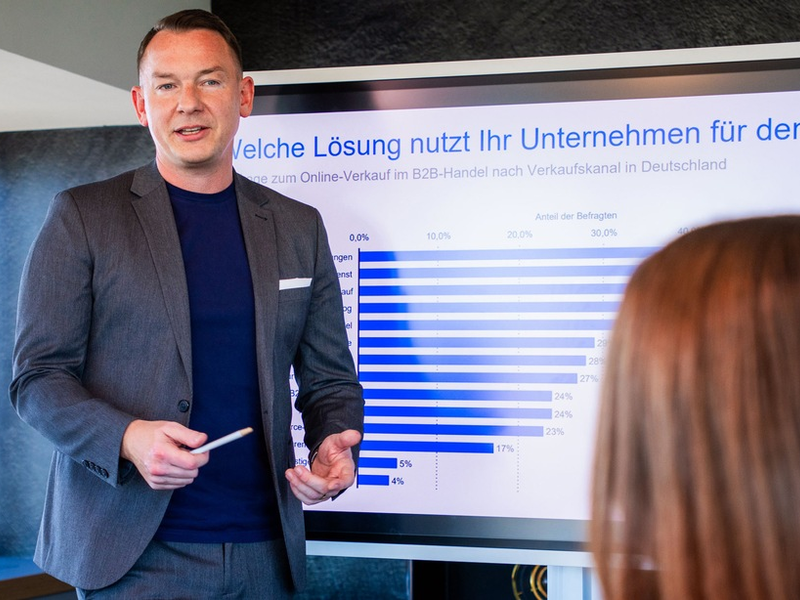 Warum kleine und mittlere Unternehmen bei der Treuberg GmbH Schlange stehen, um trotz Rezession lukrative Aufträge und Neukunden zu gewinnen - Foto: presseportal.de