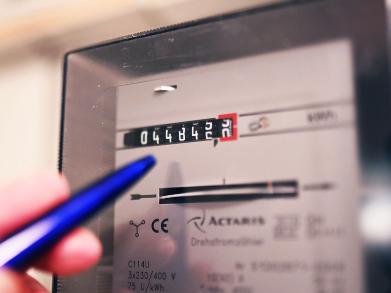 Die Bundesregierung hatte im Koalitionsvertrag angekündigt, die Stromsteuer für alle auf das europäische Mindestmaß zu senken. Doch die Steuerentlastung bleibt nun wohl aus. (Symbolbild) - Foto: Uli Deck/dpa