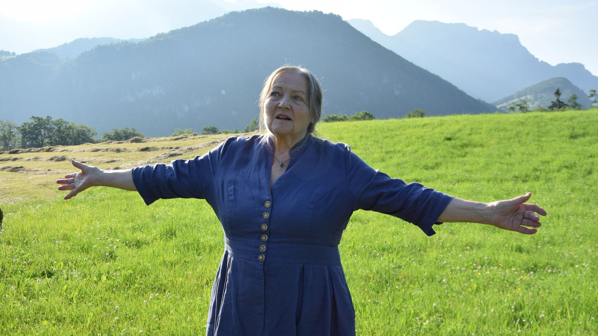 Schauspielerin Marianne Sägebrecht am Rande von Dreharbeiten zu der ARD-Vorabendserie «Watzmann ermittelt». - Foto: Jörg Seewald/Agentur See4C/dpa