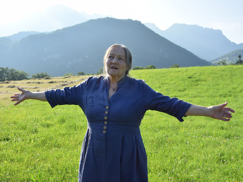Schauspielerin Marianne Sägebrecht am Rande von Dreharbeiten zu der ARD-Vorabendserie «Watzmann ermittelt». - Foto: Jörg Seewald/Agentur See4C/dpa