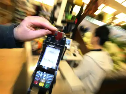 Geschäfte mit zweifelhaften Kunden? Payone hat nach eigenen Angaben längst Konsequenzen gezogen (Symbolbild) - Foto: Karl-Josef Hildenbrand/dpa