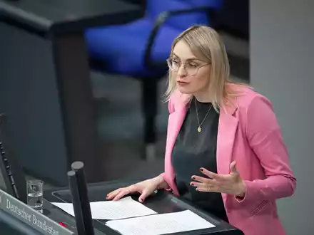 Natalie Pawlik (SPD) ist als Staatsministerin für Migration, Flüchtlinge, Integration und Antirassismus zuständig. (Archivfoto) - Foto: Jonathan Penschek/dpa