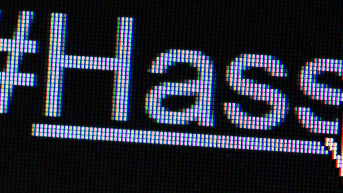 Beratungsstellen sehen Anbieter sozialer Netzwerke mit in der Pflicht (Symbolbild). - Foto: Lukas Schulze/dpa