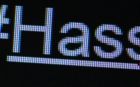 Beratungsstellen sehen Anbieter sozialer Netzwerke mit in der Pflicht (Symbolbild). - Foto: Lukas Schulze/dpa