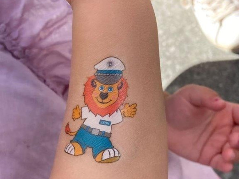 POL-OF: Kontrolle der Polizeiautobahnstation Südosthessen: Polizisten stoppen Mann ohne Führerschein sowie einen Raser und Schutzfrauen vor Ort beteiligten sich mit Präventionsstand an MINTmachtag - Foto: presseportal.de