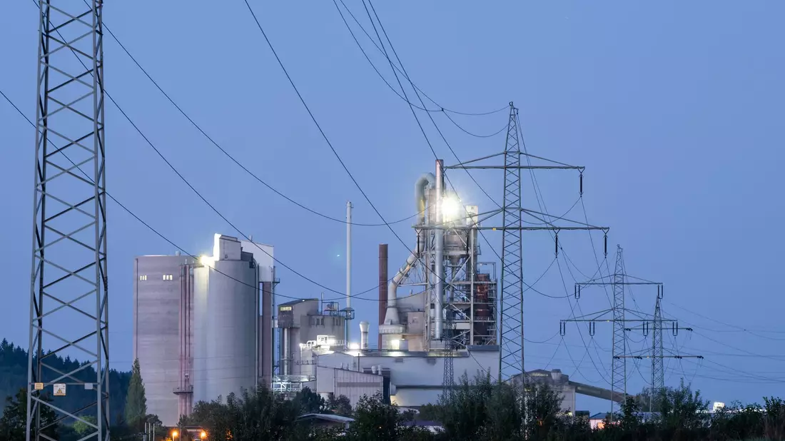 Seit der Energiekrise 2022 wird in Deutschland intensiv über die Einführung eines Industriestrompreises diskutiert. (Archivbild) - Bild: Silas Stein/dpa