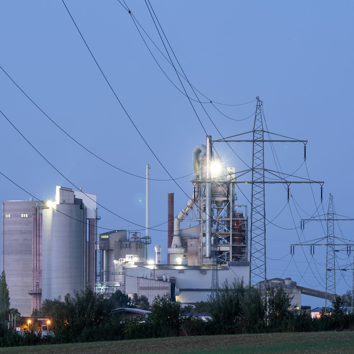 Seit der Energiekrise 2022 wird in Deutschland intensiv über die Einführung eines Industriestrompreises diskutiert. (Archivbild) - Foto: Silas Stein/dpa