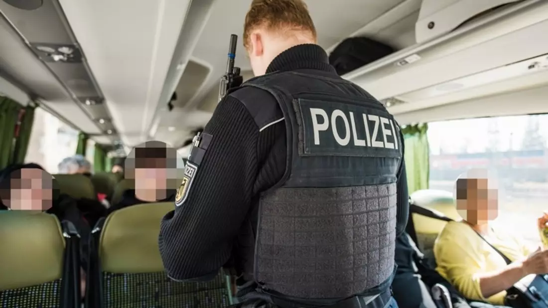 Bundespolizeidirektion München: Zwei Schleusungen in zwei Stunden / Bundespolizei ermittelt gegen Organisatoren - Bild: presseportal.de