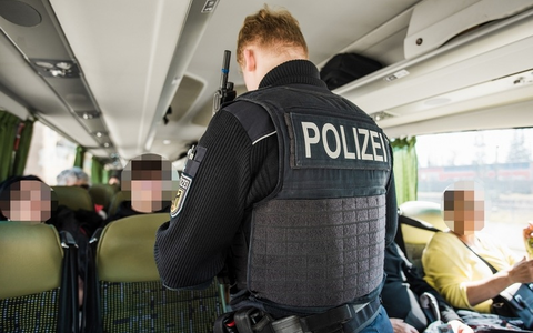 Bundespolizeidirektion München: Zwei Schleusungen in zwei Stunden / Bundespolizei ermittelt gegen Organisatoren - Foto: presseportal.de