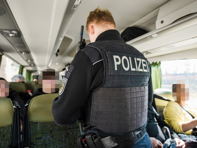 Bundespolizeidirektion München: Zwei Schleusungen in zwei Stunden / Bundespolizei ermittelt gegen Organisatoren - Foto: presseportal.de
