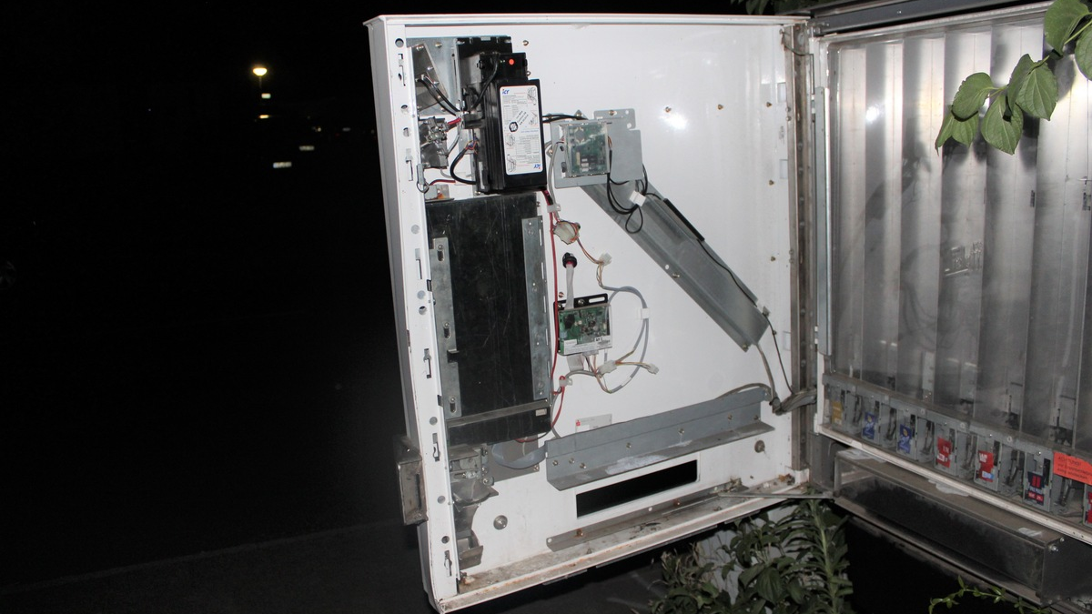 POL-VIE: Viersen: Zwei Männer brechen Zigarettenautomat auf - wer kann Angaben machen? - Foto: presseportal.de