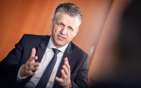 Frei sieht Probleme bei der Durchsetzung von Altersbeschränkungen.  - Foto: Michael Kappeler/dpa