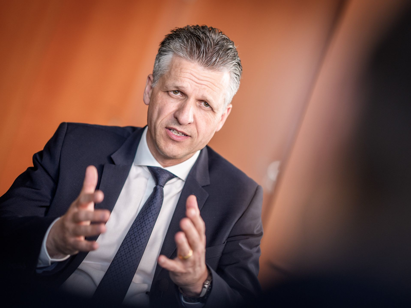 Frei sieht Probleme bei der Durchsetzung von Altersbeschränkungen.  - Foto: Michael Kappeler/dpa