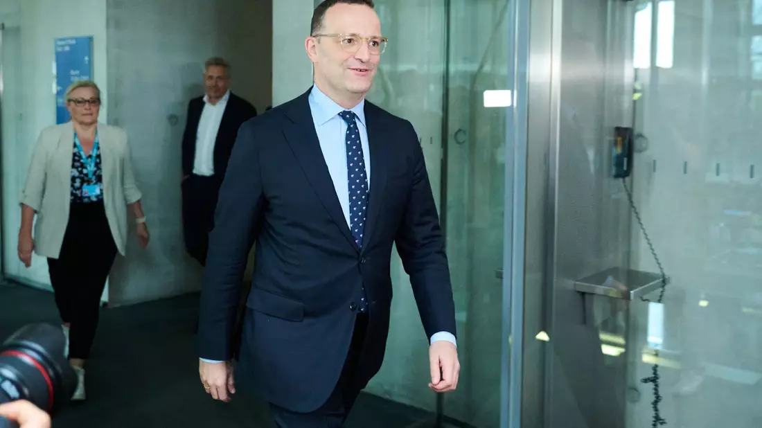 «Wir haben getan, was notwendig war», sagte Jens Spahn im Rückblick auf die Corona-Pandemie.  - Bild: Annette Riedl/dpa