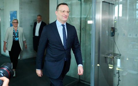 «Ich wĂŒnsche mir, dass mein Handeln im Kontext der damaligen Notlage bewertet wird», sagt der Unionsfraktionschef. (Archivbild) - Foto: Annette Riedl/dpa «Ich wĂŒnsche mir, dass mein Handeln im Kontext der damaligen Notlage bewertet wird», sagt der Unionsfraktionschef. (Archivbild) - Foto: Annette Riedl/dpa