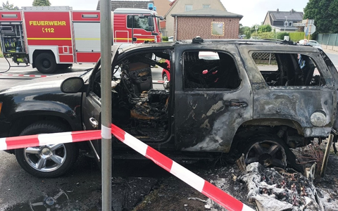 FW Minden: PKW-Brand nach Verkehrsunfall, Stromverteilerkasten schwer beschädigt - Foto: presseportal.de FW Minden: PKW-Brand nach Verkehrsunfall, Stromverteilerkasten schwer beschädigt - Foto: presseportal.de