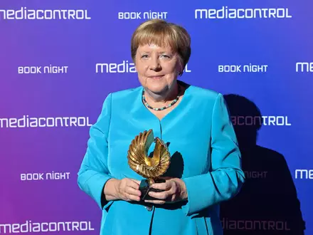 Merkel mochte Blumendeko und Küche im Kanzleramt. - Foto: Uli Deck/dpa