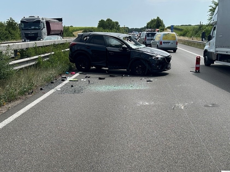 POL-PDLD: Verkehrsunfall in Stauende auf A 65 - Foto: presseportal.de