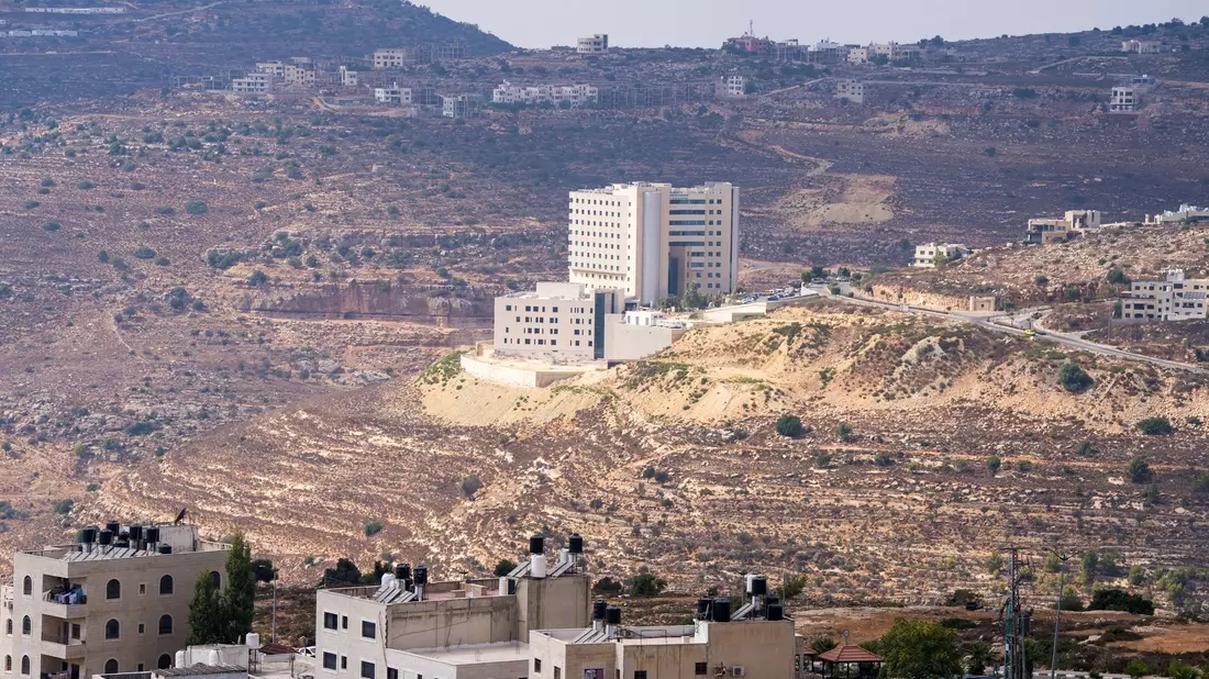 Bei einem Angriff israelischer Siedler auf ein palästinensisches Dorf gab es Tote und Verletzte. - Bild: Soeren Stache/dpa