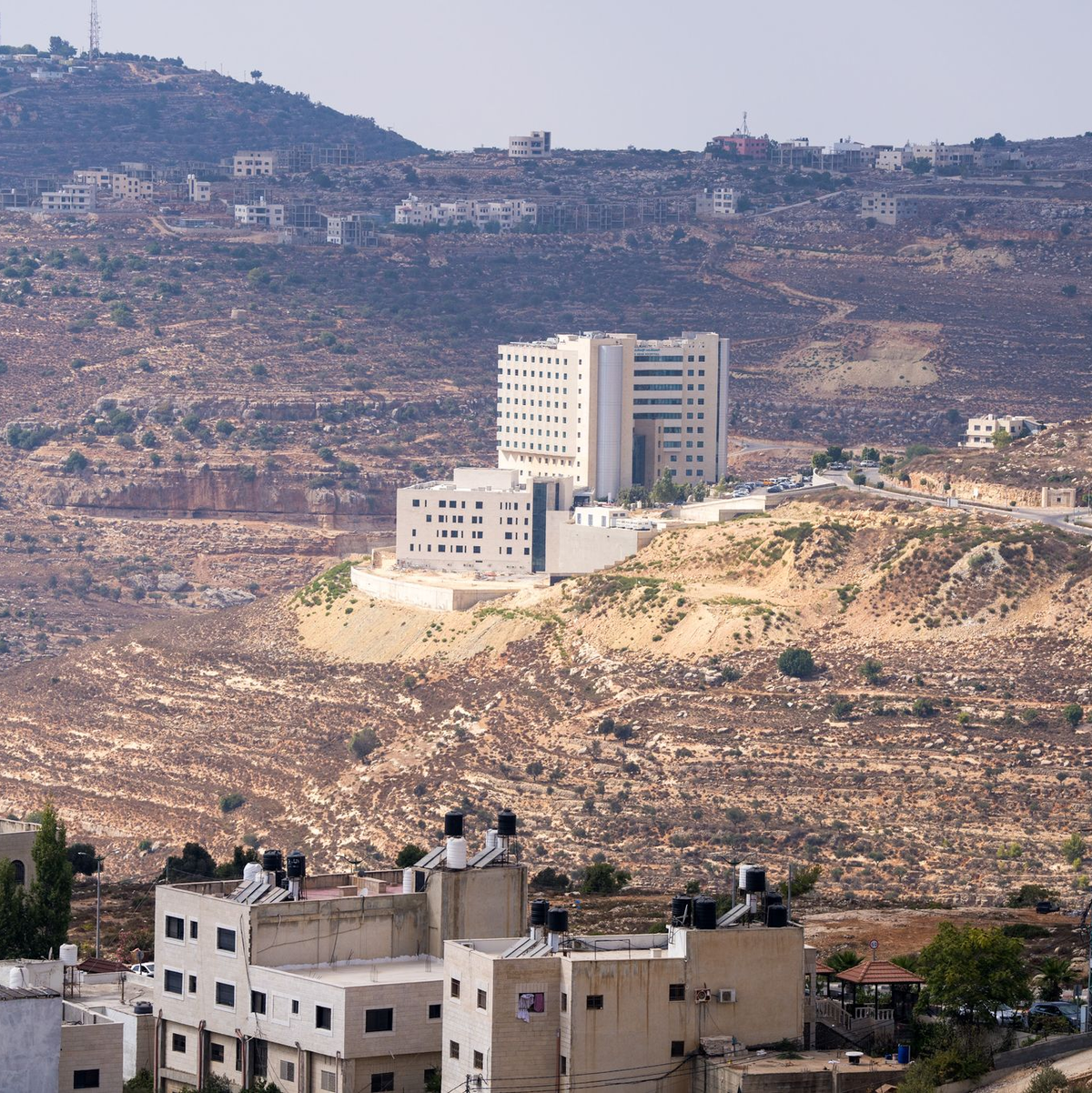 Bei einem Angriff israelischer Siedler auf ein palästinensisches Dorf gab es Tote und Verletzte. - Foto: Soeren Stache/dpa