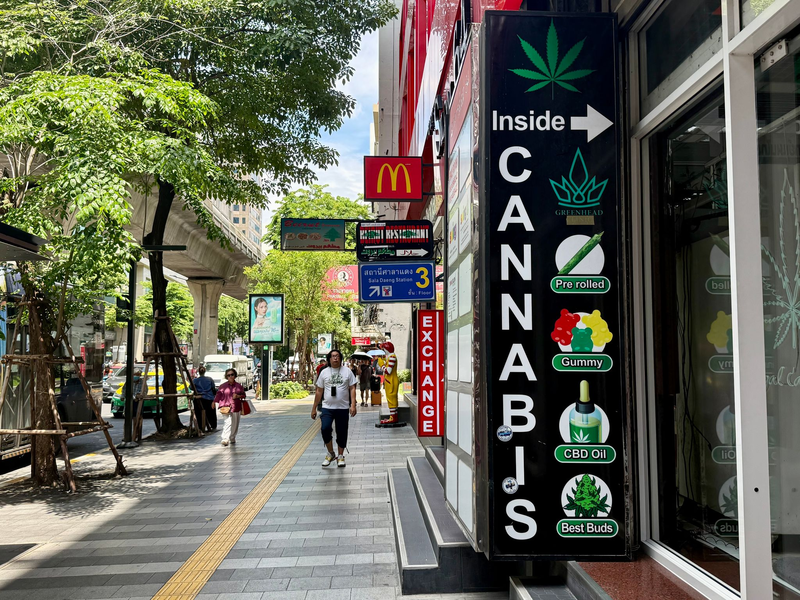 Cannabis-Shops schossen nach der Legalisierung 2022 wie Pilze aus dem Boden.  - Foto: Carola Frentzen/dpa
