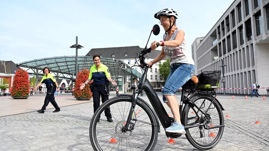 POL-HAM: Polizei Hamm und ADFC laden ein - Offenes Pedelec-Training am Willy-Brandt-Platz - Bild: presseportal.de