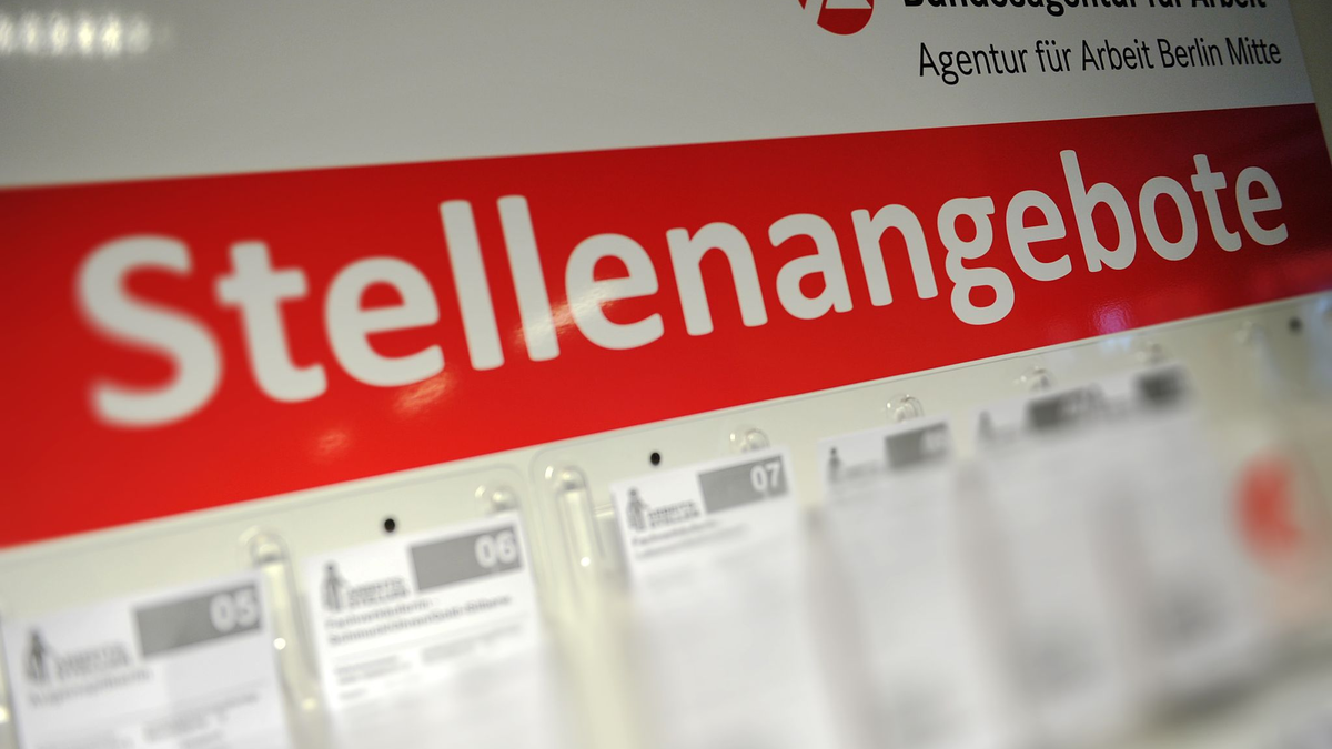 Die Entwicklung auf dem Arbeitsmarkt bleibt verhalten (Archivbild).  - Foto: Paul Zinken/dpa