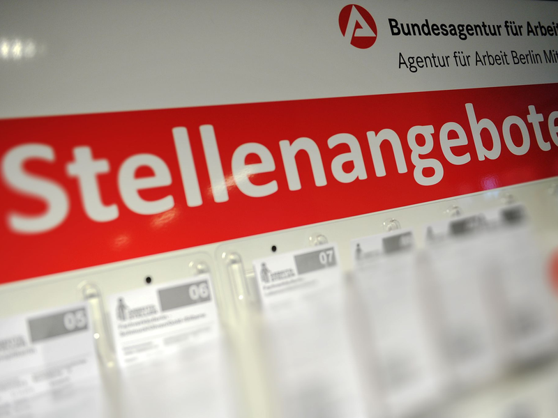 Die Entwicklung auf dem Arbeitsmarkt bleibt verhalten (Archivbild).  - Foto: Paul Zinken/dpa