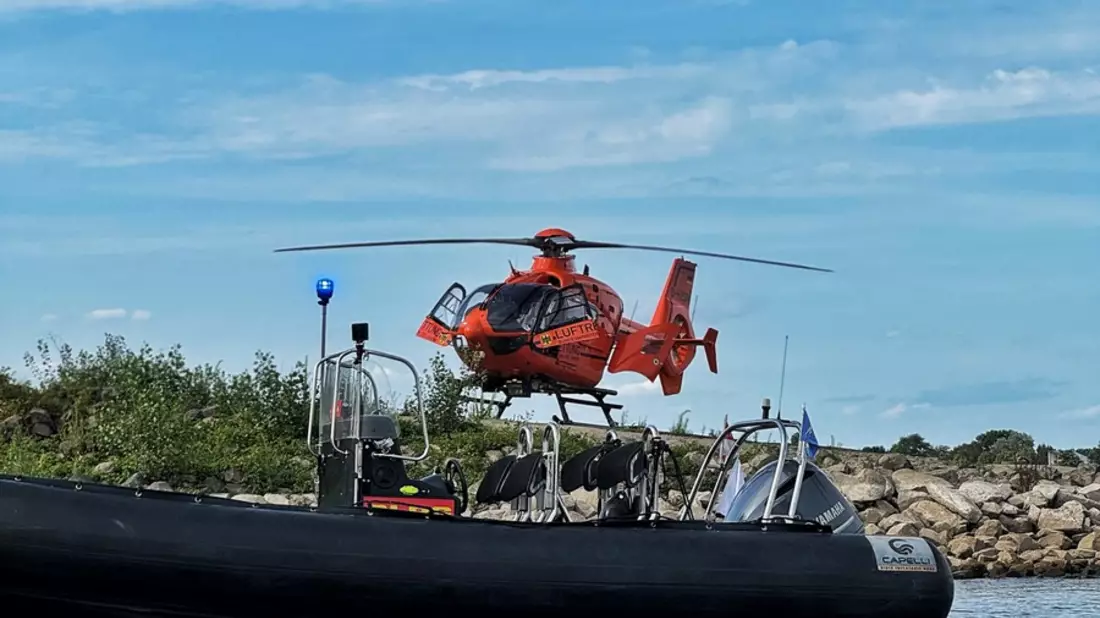 FW-NE: Badeunfall auf Höhe Neuss-Uedesheim | Person aus dem Rhein gerettet - Bild: presseportal.de