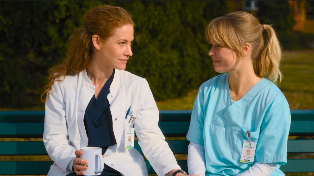 Sina-Valeska Jung Isabel Hinz Die Spreewaldklinik - Foto: Joyn, presseportal.de