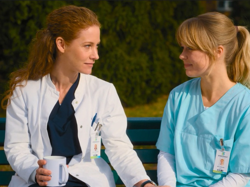 Sina-Valeska Jung Isabel Hinz Die Spreewaldklinik - Foto: Joyn, presseportal.de