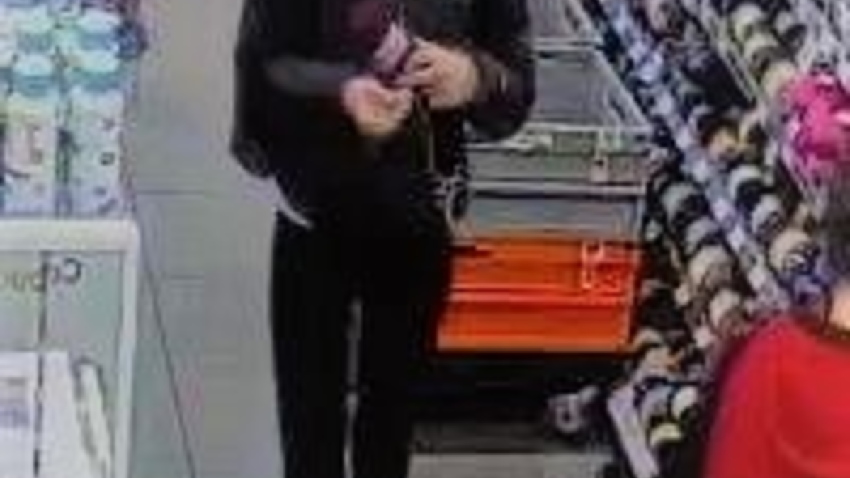 LPI-J: Öffentlichkeitsfahndung nach Ladendiebstahl mit Waffe - Foto: presseportal.de