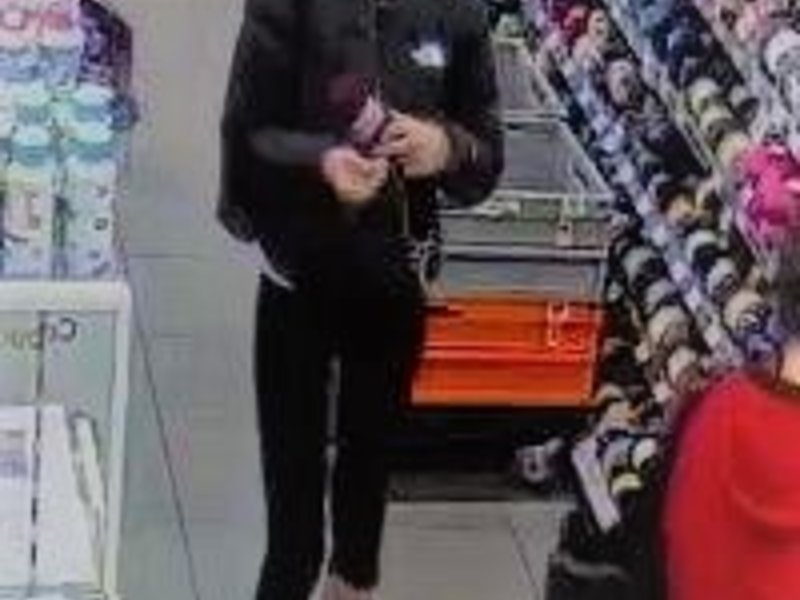 LPI-J: Öffentlichkeitsfahndung nach Ladendiebstahl mit Waffe - Foto: presseportal.de