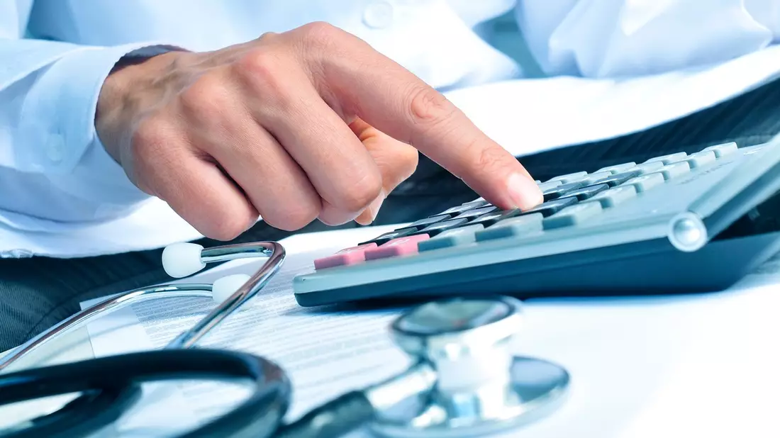 AOK-Verwaltungsrat fordert Kurswechsel in der Gesundheitspolitik / Trotz GKV-Finanzkrise: AOK NordWest im Jahr 2024 mit stabilem Zusatzbeitrag, sicheren Rücklagen und mehr Mitgliedern - Bild: presseportal.de
