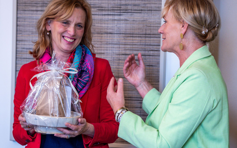 Nach Aussage der Bundesbildungsministerin ist das Geld für den Digitalpakt 2.0 seitens des Bundes gesichert. Daneben stellte sie noch weitere Milliarden für die Bildung in Aussicht. - Foto: Jens Büttner/dpa