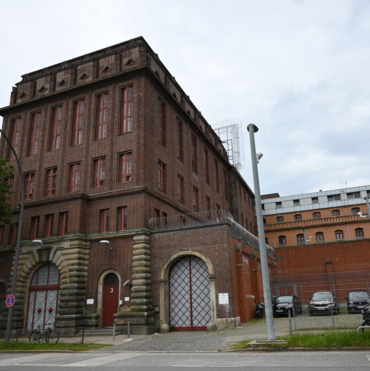 Nun heißt es Warten: Jimi Blue Ochsenknecht sitzt derzeit in einem Hamburger Gefängnis, weil es einen internationalen Haftbefehl gegen ihn gab. - Foto: David Hammersen/dpa