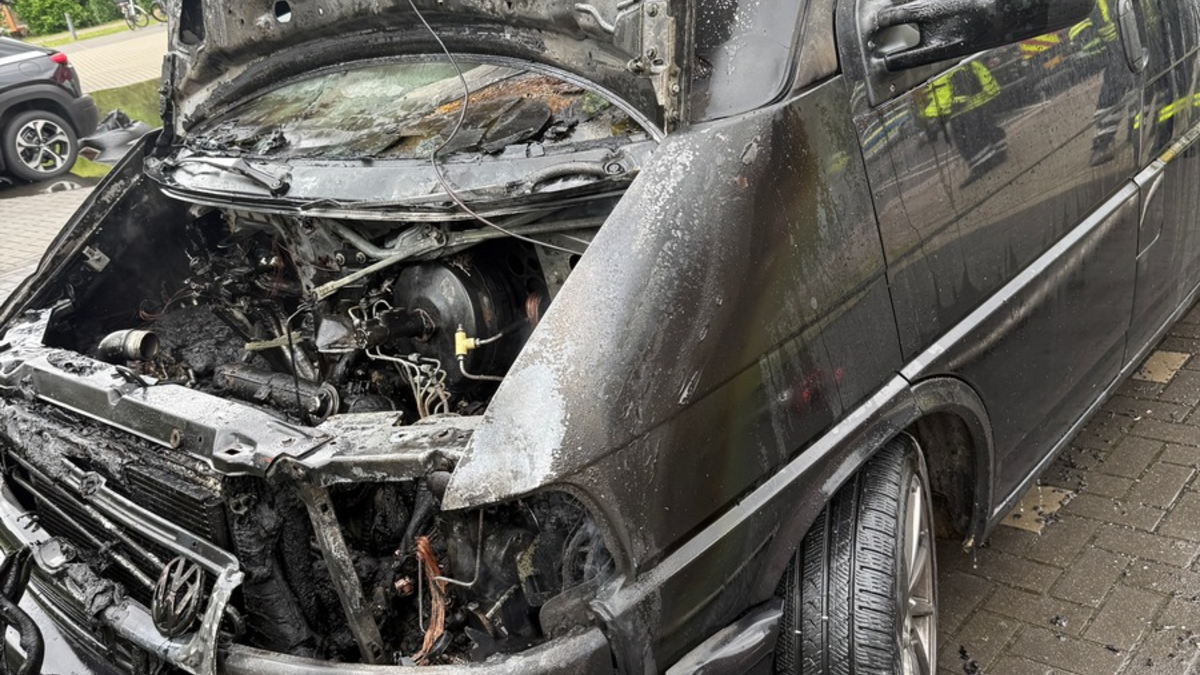 FW-ROW: Brennt PKW - Foto: presseportal.de