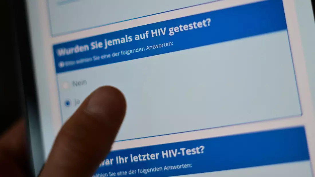 Wie viele Fälle gezählt werden, hängt auch vom Testverhalten ab.  - Bild: Sebastian Gollnow/dpa