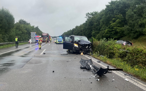 FW Alpen: Zwei Verkehrsunfälle auf der A57 mit mehreren verletzten Personen - Foto: presseportal.de