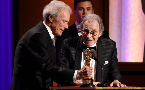 Schifrin bei einer Preisverleihung in den USA - Foto: Chris Pizzello/Invision/AP/dpa