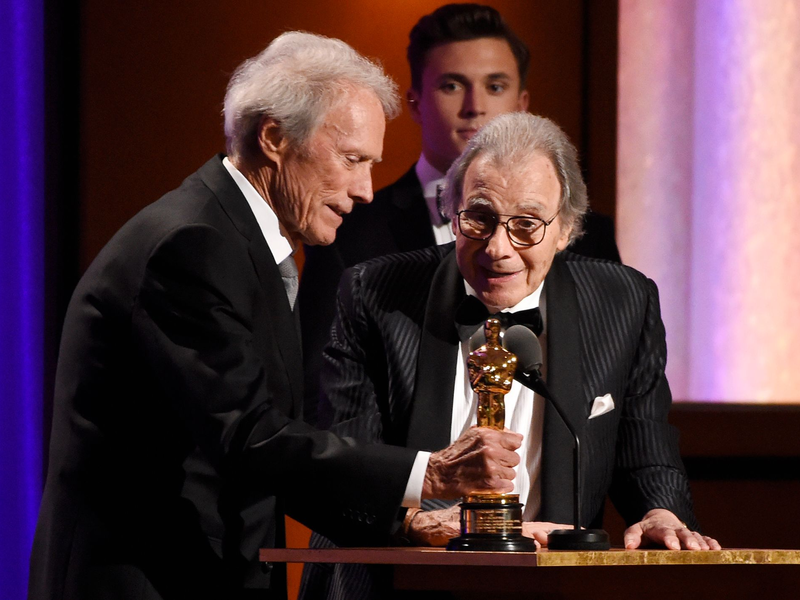 Schifrin bei einer Preisverleihung in den USA - Foto: Chris Pizzello/Invision/AP/dpa