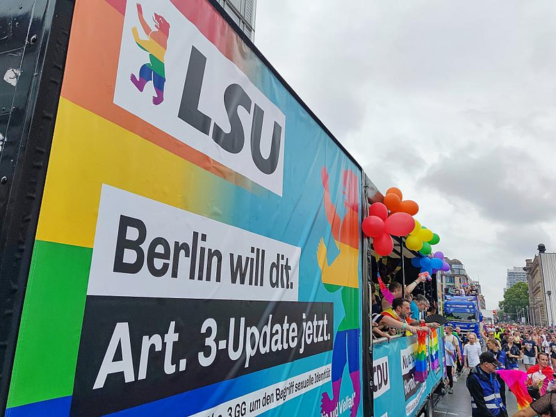 LSU-Wagen bei Parade zum Christopher-Street-Day (Archiv) - Foto: über dts Nachrichtenagentur