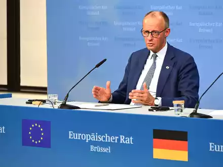 Kanzler Friedrich Merz sieht durch die US-Zölle deutsche Unternehmen in Gefahr. - Foto: Ansgar Haase/dpa